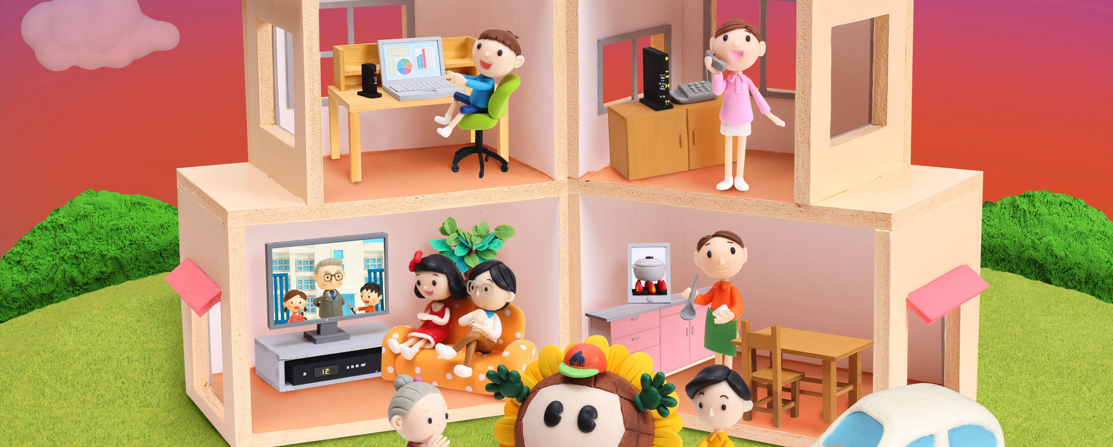 【クレイアート／粘土立体イラスト】<br>ひまわりネットワーク 新聞広告 12月号 “家族みんなでひまわりネットワーク” ビジュアル制作